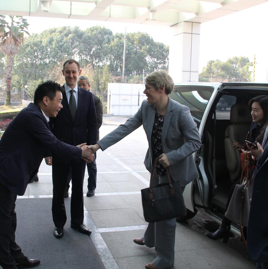 3月14日，英国驻上海总领事馆领导莅临欧路莎参观考察
